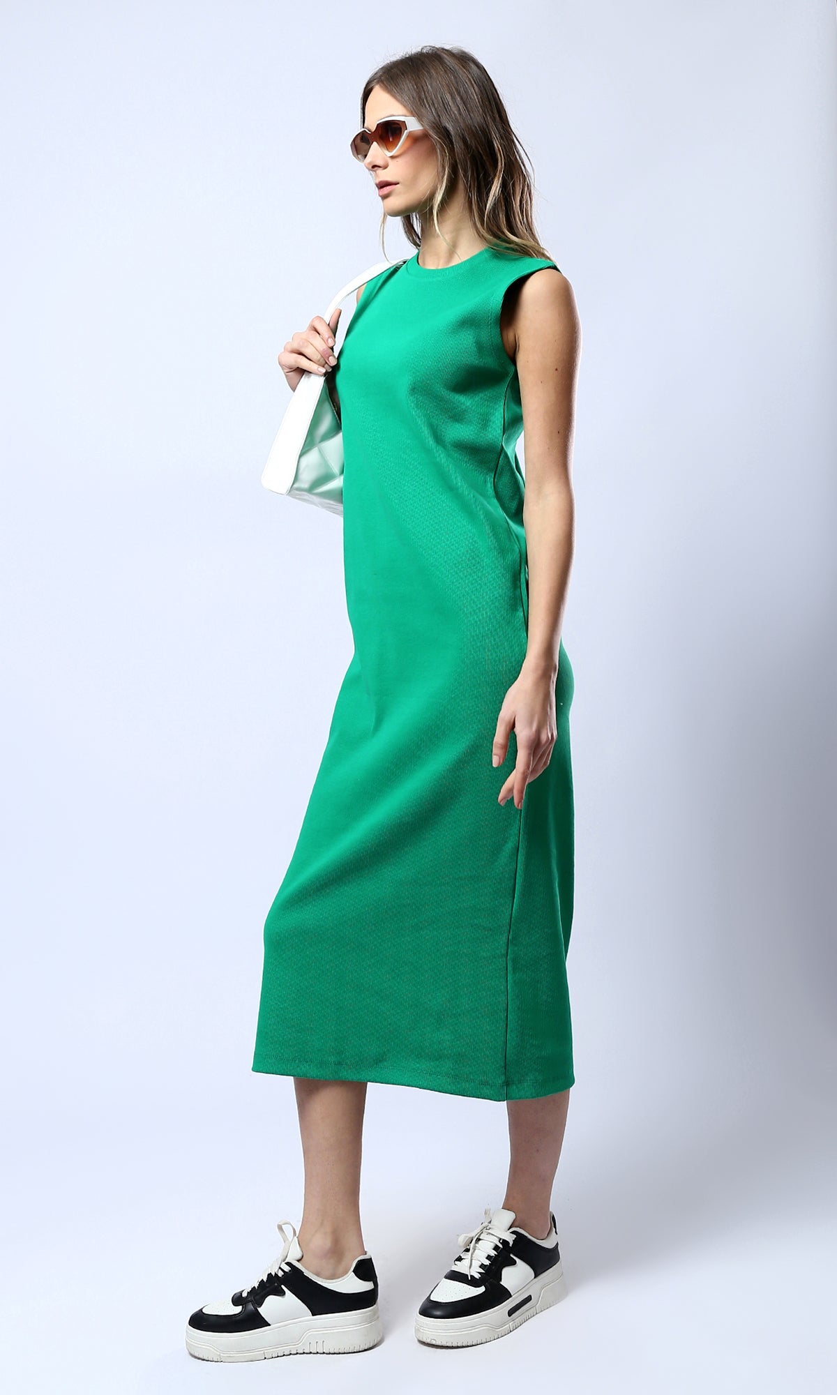 O182019 Green Solid Midi Dress With Round Neck